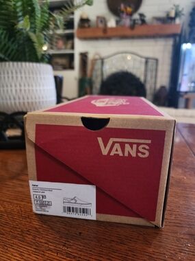 Vans Arsher Butterfly Checkerboard Size 4 NWT